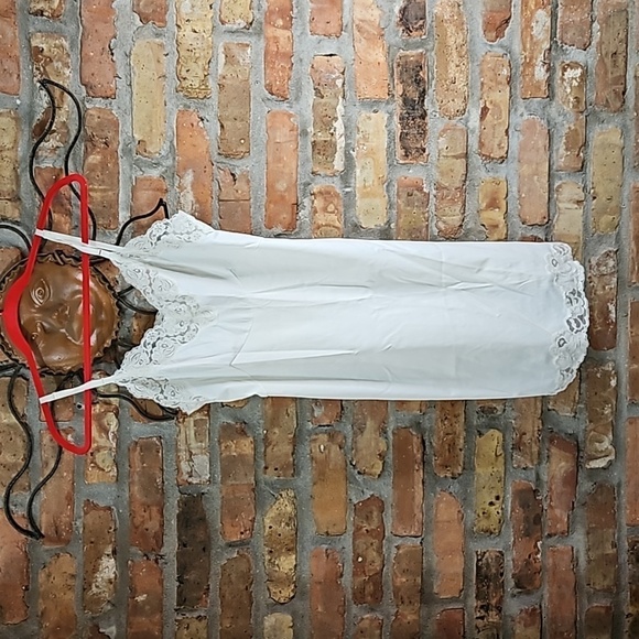 Vintage Vanity Fair White Slip size 34 Small - Picture 1 of 11